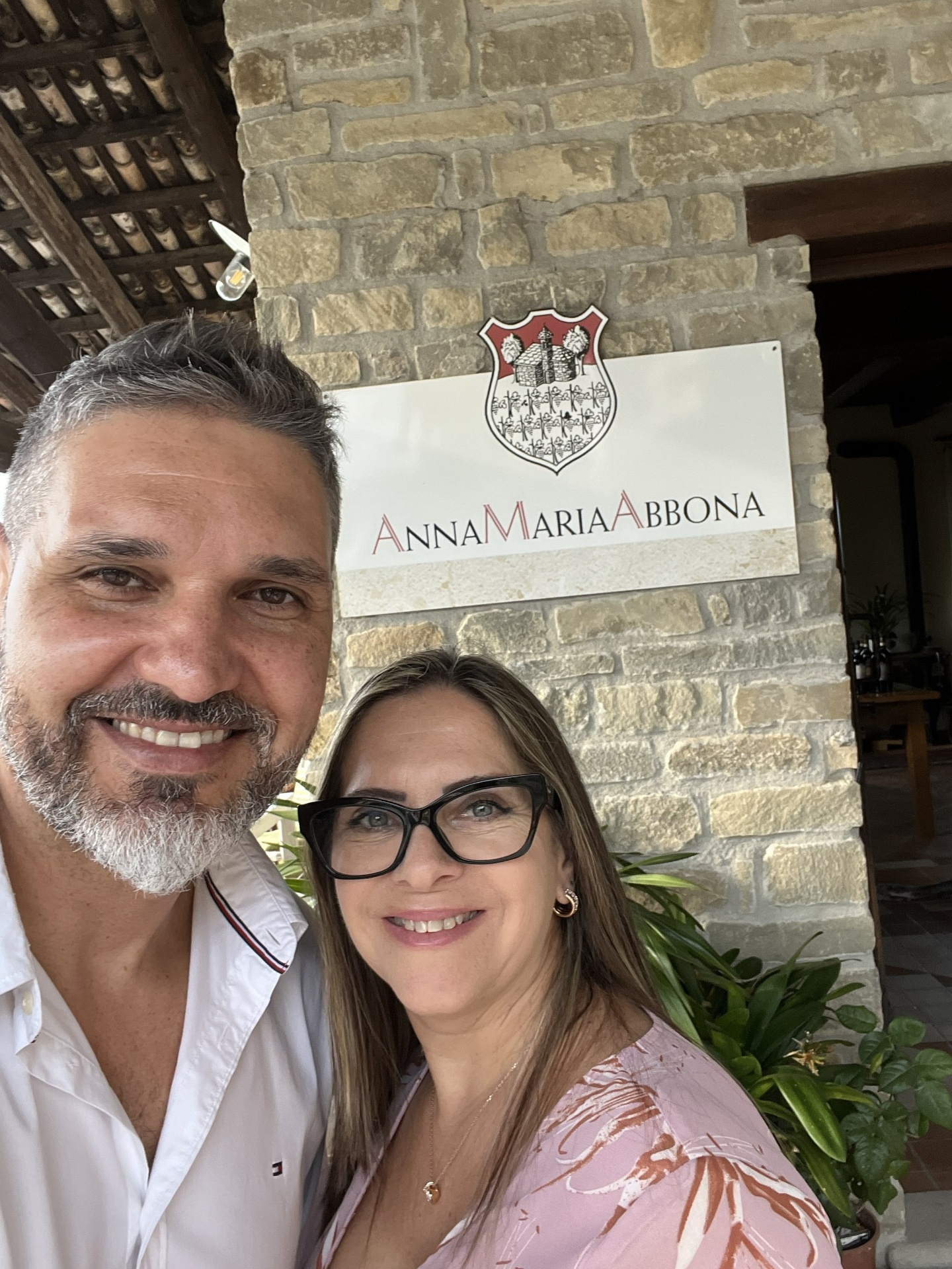Alexandre e Mirian Vincenzi na vinícola Anna Maria Abbona, Piemonte
